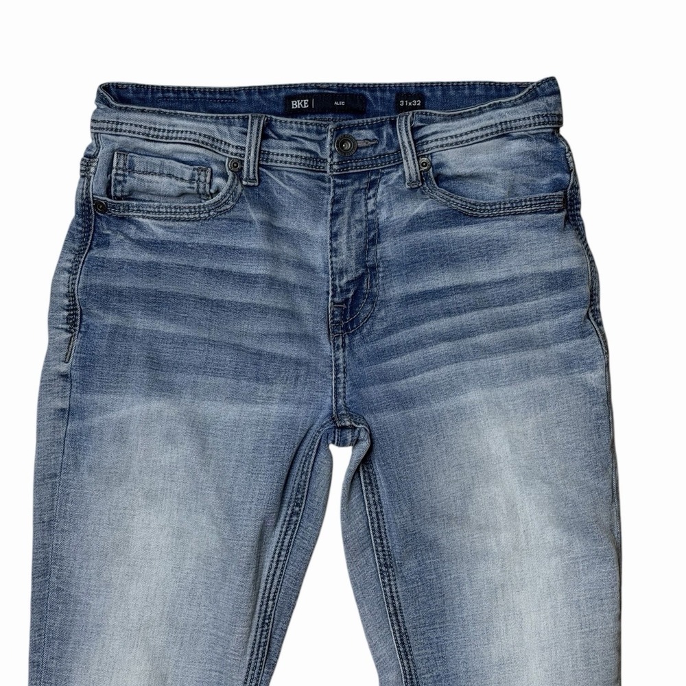 BKE Buckle Alec Jeans Mens 31x32 Straight Light Wash Denim Distressed Whiskered - Picture 2 of 10